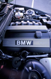 BMW-320i_touring-1995-05