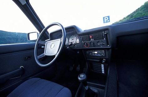 BMW-323i-1978-25