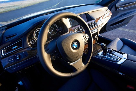 BMW-740i-2008-26