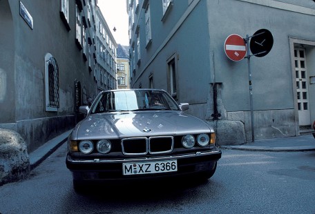 BMW-750iL-1987-19