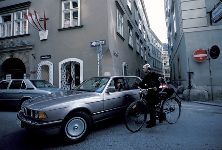 BMW-750iL-1987-20