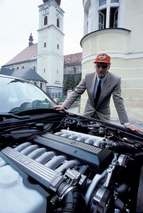 BMW-750iL-1987-33