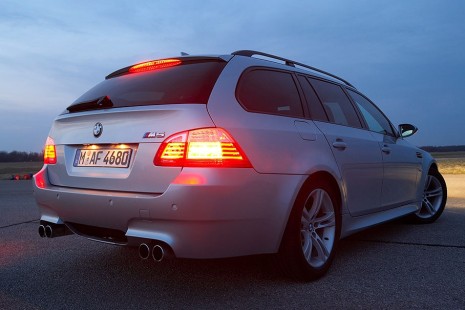 BMW-M5-Touring-2009-24