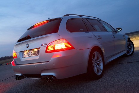 BMW-M5-Touring-2009-25