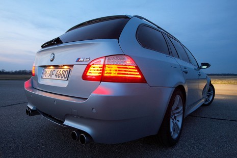 BMW-M5-Touring-2009-27