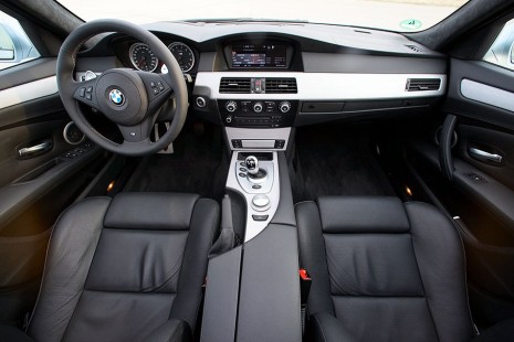 BMW-M5-Touring-2009-39