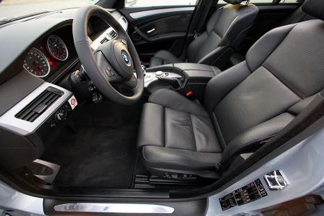 BMW-M5-Touring-2009-40