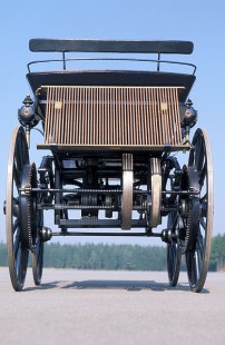MB-Daimler-Motorkutsche-1886-003