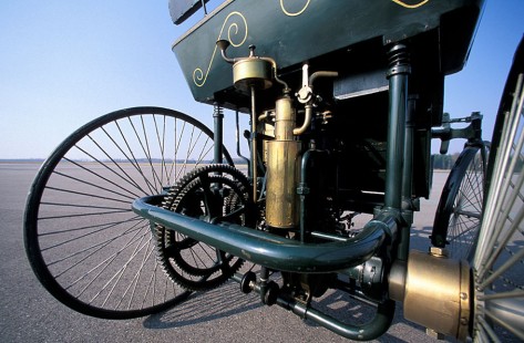MB-Daimler-Stahlradwagen-1889-004
