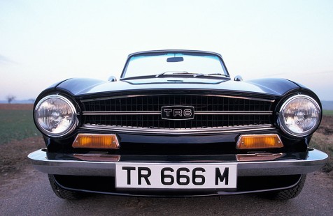 Triumph-TR6-1974-05
