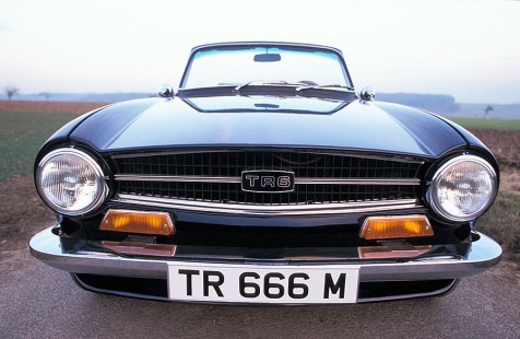 Triumph-TR6-1974-06
