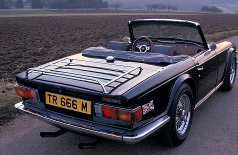 Triumph-TR6-1974-18